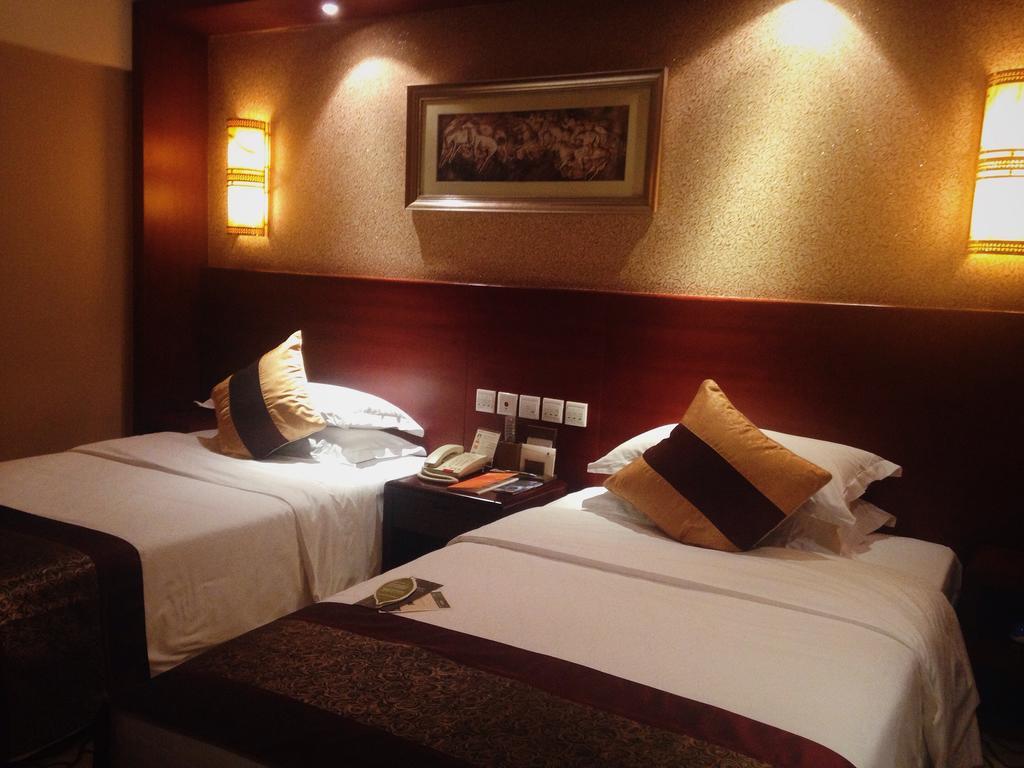 Dynasty International Hotel Kunming Oda fotoğraf